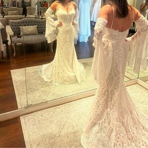 New with tags. Bohemian gown with sleeves. Unaltered. Only tried on once.